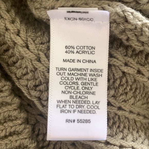 Express trendy cardigan sweater size medium but fits large - Picture 9 of 9